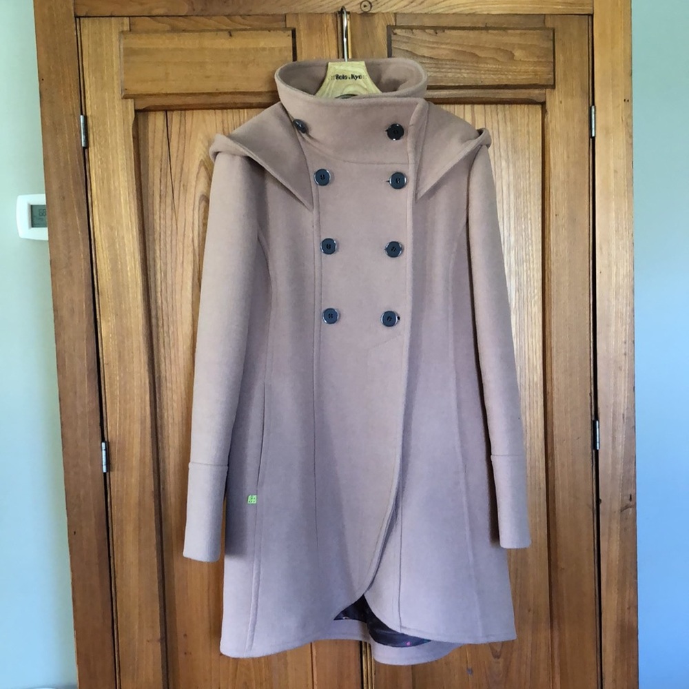 BEAUTIFUL Soia & Kyo Coat with a hood - Made in Canada